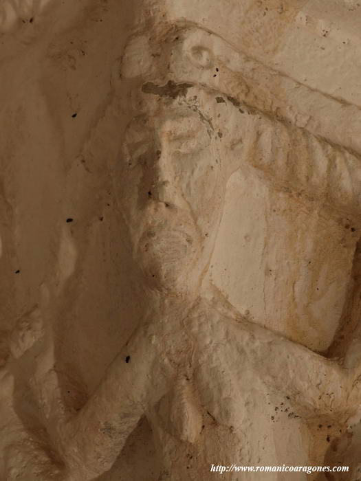 CAPITEL DEL LADO SUR. SIRENAS